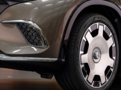 Mercedes Benz Maybach EQS 680 15 Mercedes-Maybach EQS 680 (SUV)